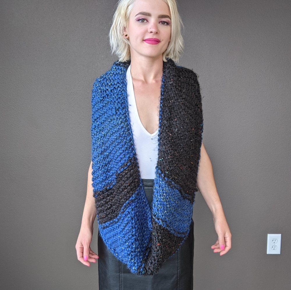 Blue & black knit infinity circle scarf - Picture 2 of 10